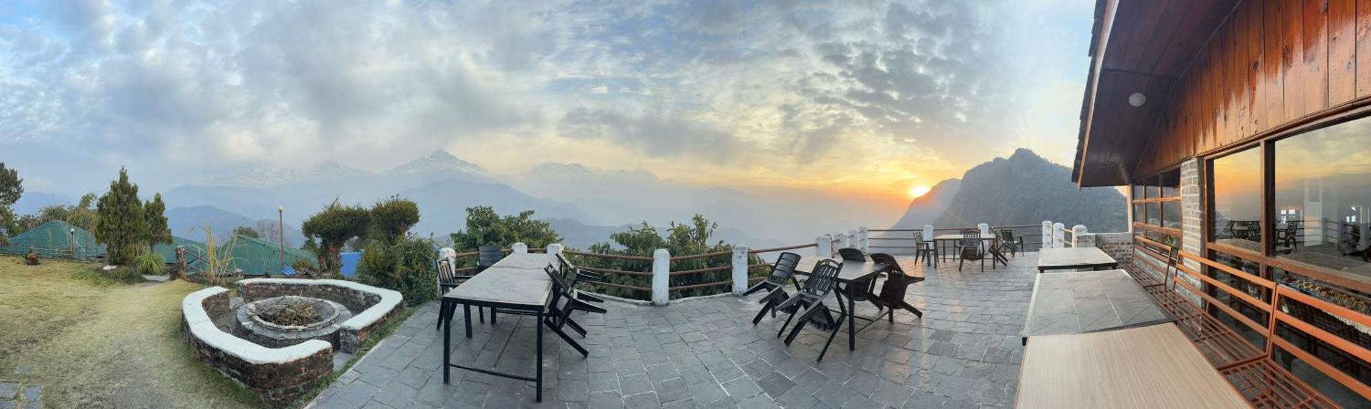 Es Deurali Resort Похара Екстериор снимка